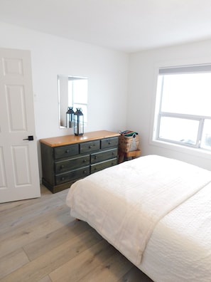 1 bedroom, bed sheets