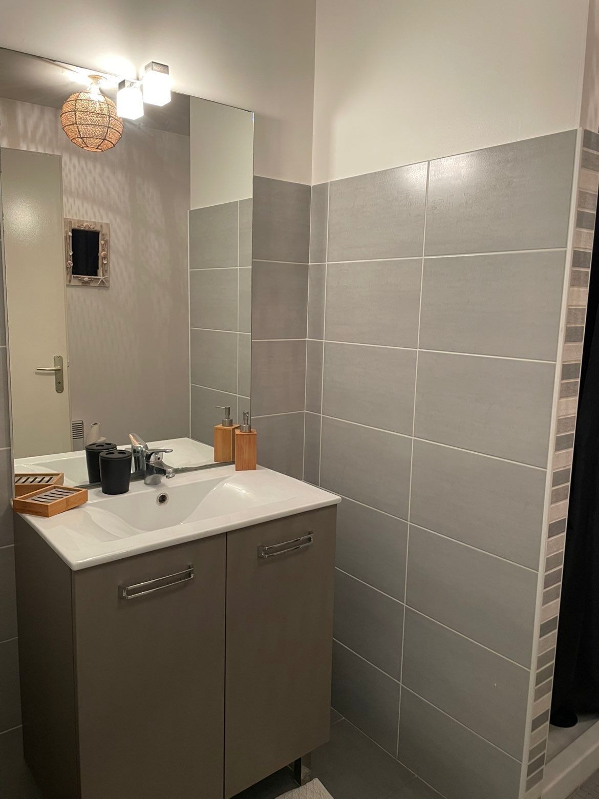 Shower, towels, soap, shampoo