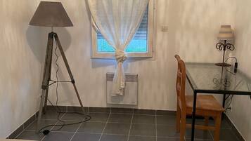 Iron/ironing board, free WiFi, bed sheets