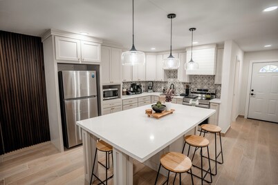 Modern 4BR Retreat-Near McAllen Convention Center