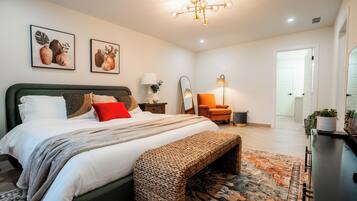 4 bedrooms, iron/ironing board, free WiFi, bed sheets