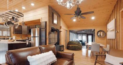 Sanctuary Co Sauna, Hot Tub & Lake Access