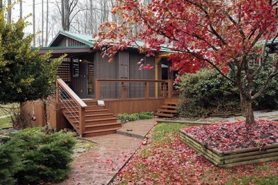 Sanctuary Co Sauna, Hot Tub & Lake Access