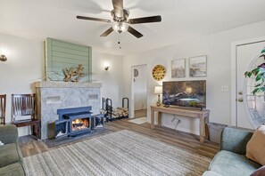 Living area - 1940s 3-bedroom remodeled farmhouse in historical Springerville AZ (Springerville)