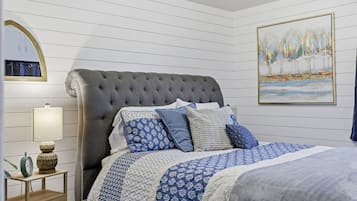 Tabla de planchar con plancha, wifi, ropa de cama