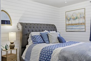 Strykjärn/strykbräda, wi-fi och sängkläder