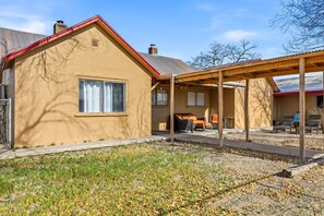 Terrace/patio - 1940s 3-bedroom remodeled farmhouse in historical Springerville AZ (Springerville)