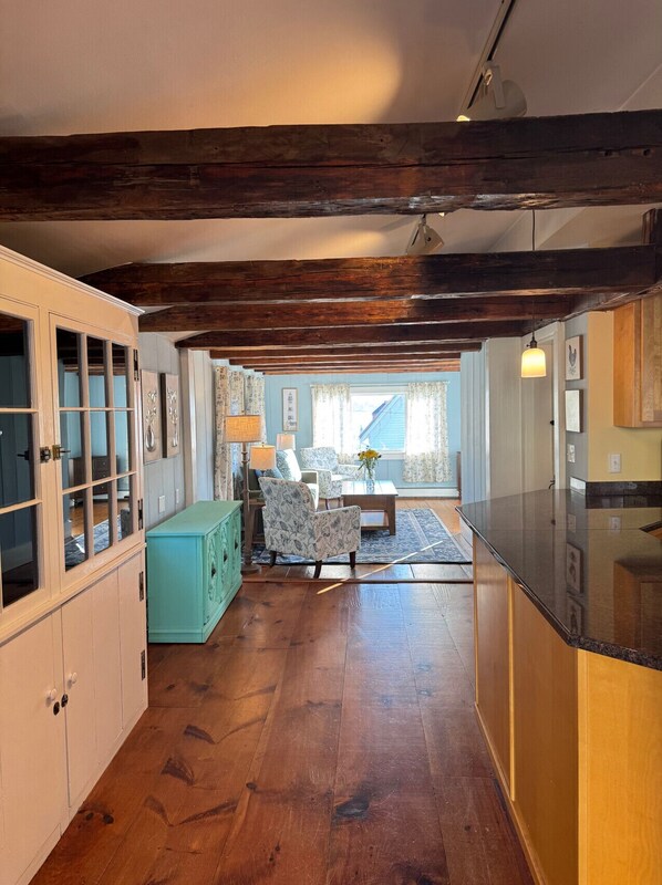 Interior - Coastal fun awaits at Castaway Cottage (Eastport)