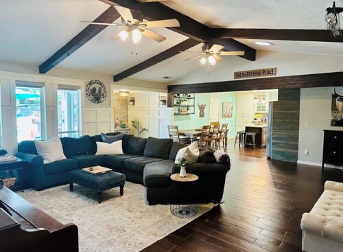 You've found the perfect place for your gathering with friends or family.