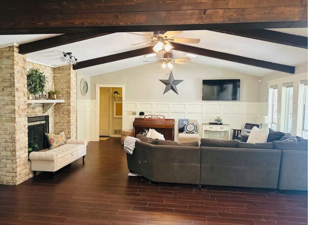 Télévision, cheminée