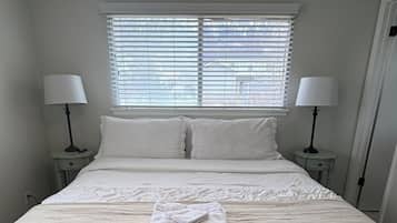 3 bedrooms, desk, iron/ironing board, travel crib