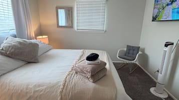 3 bedrooms, desk, iron/ironing board, travel crib