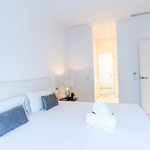 6 Schlafzimmer, Schreibtisch, WLAN