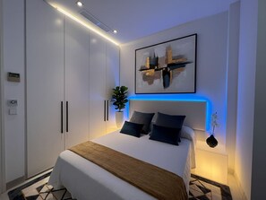 6 Schlafzimmer, Schreibtisch, WLAN