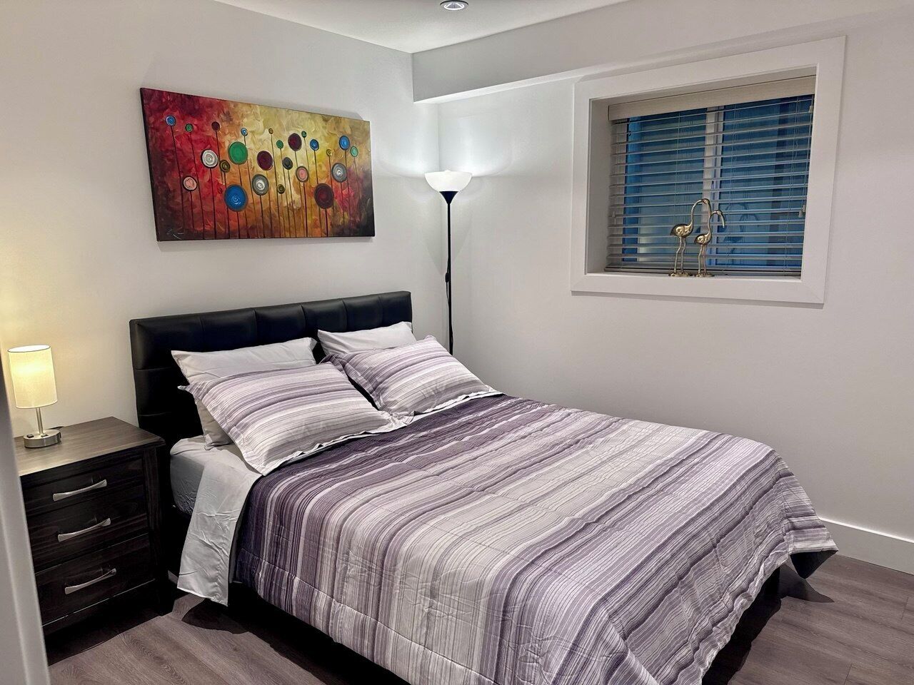 Silitysrauta/-lauta, Wi-Fi, vuodevaatteet