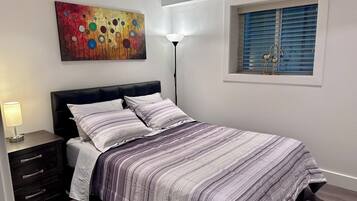 Silitysrauta/-lauta, Wi-Fi, vuodevaatteet