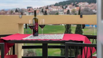 Deluxe Studio, Balcony, City View | Balcony