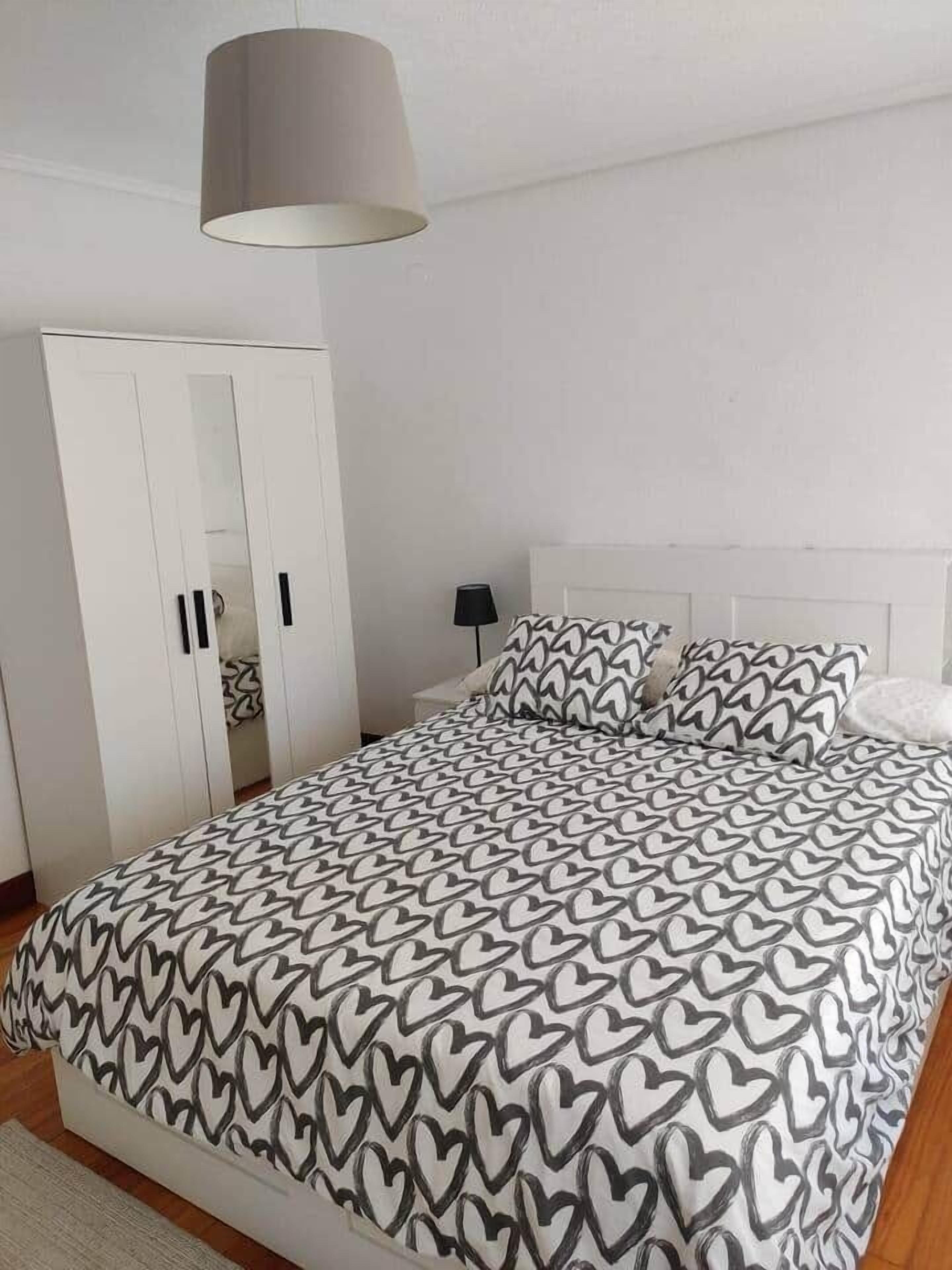 WiFi, bed sheets, wheelchair access