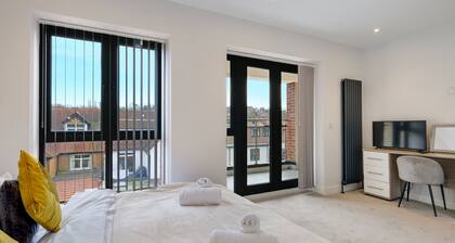 Contemporary Purley Hideaway: Luxury, Convenience & Tranquil Surroundings