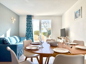 Dining - La Traversante du Mas, 6 guests, Pool in Calvisson (Calvisson)