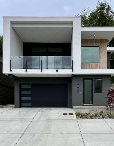 Lakeside Living – New 4 Bedroom Retreat