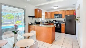 Private kitchen - Sunshine House - charming 2 bedroom close to Downtown and the Legacy Trail. (Sarasota)