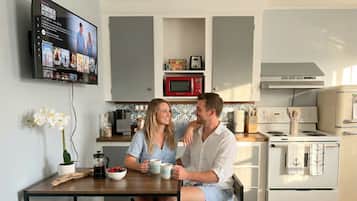 KĂŒhlschrank, Mikrowelle, Ofen, Herdplatte