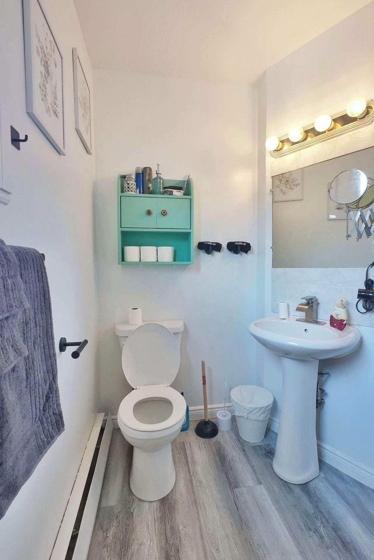 Douche, sèche-cheveux