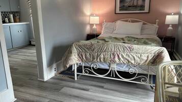 Iron/ironing board, WiFi, bed sheets