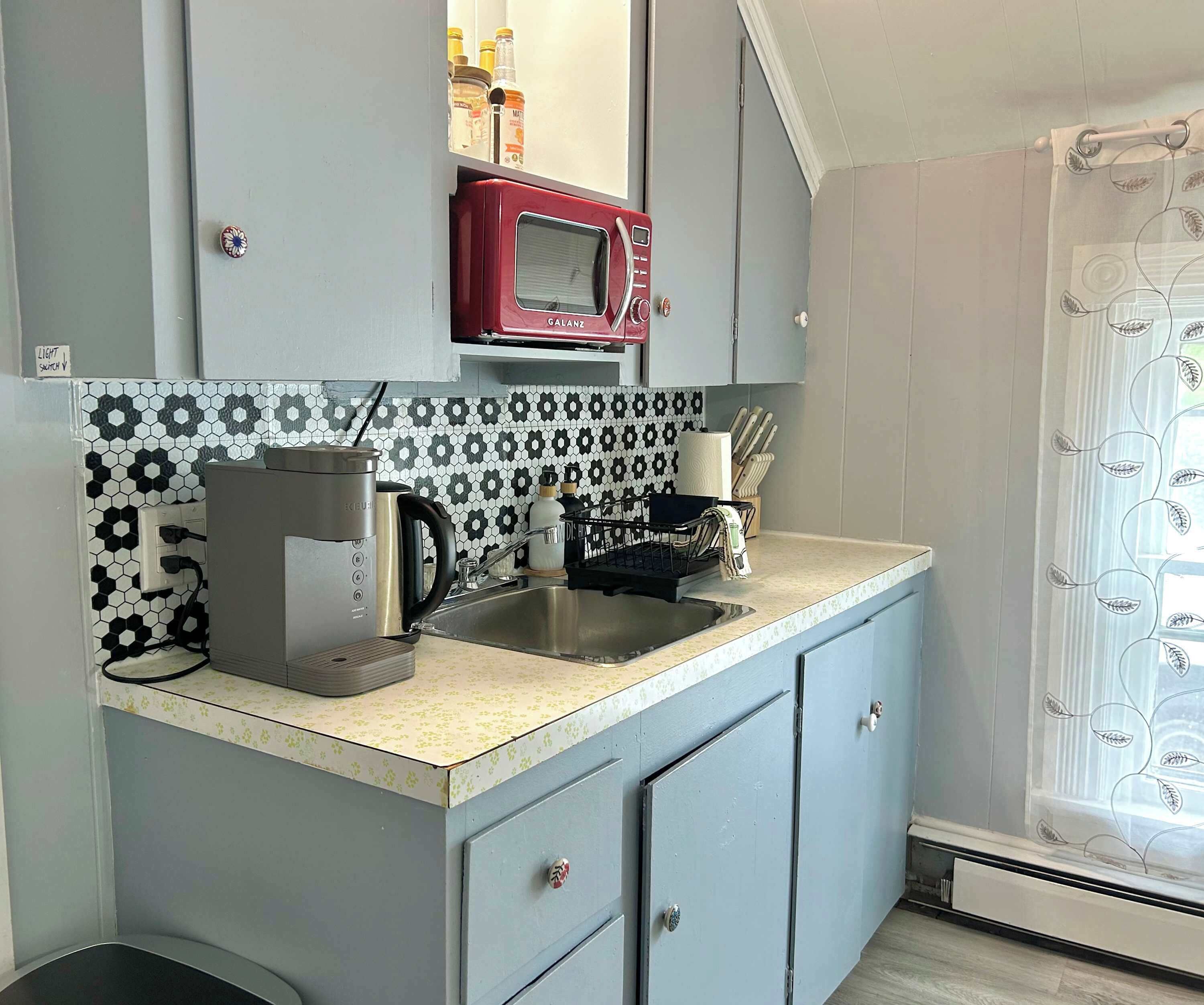 Frigorifero, microonde, forno, piano cottura