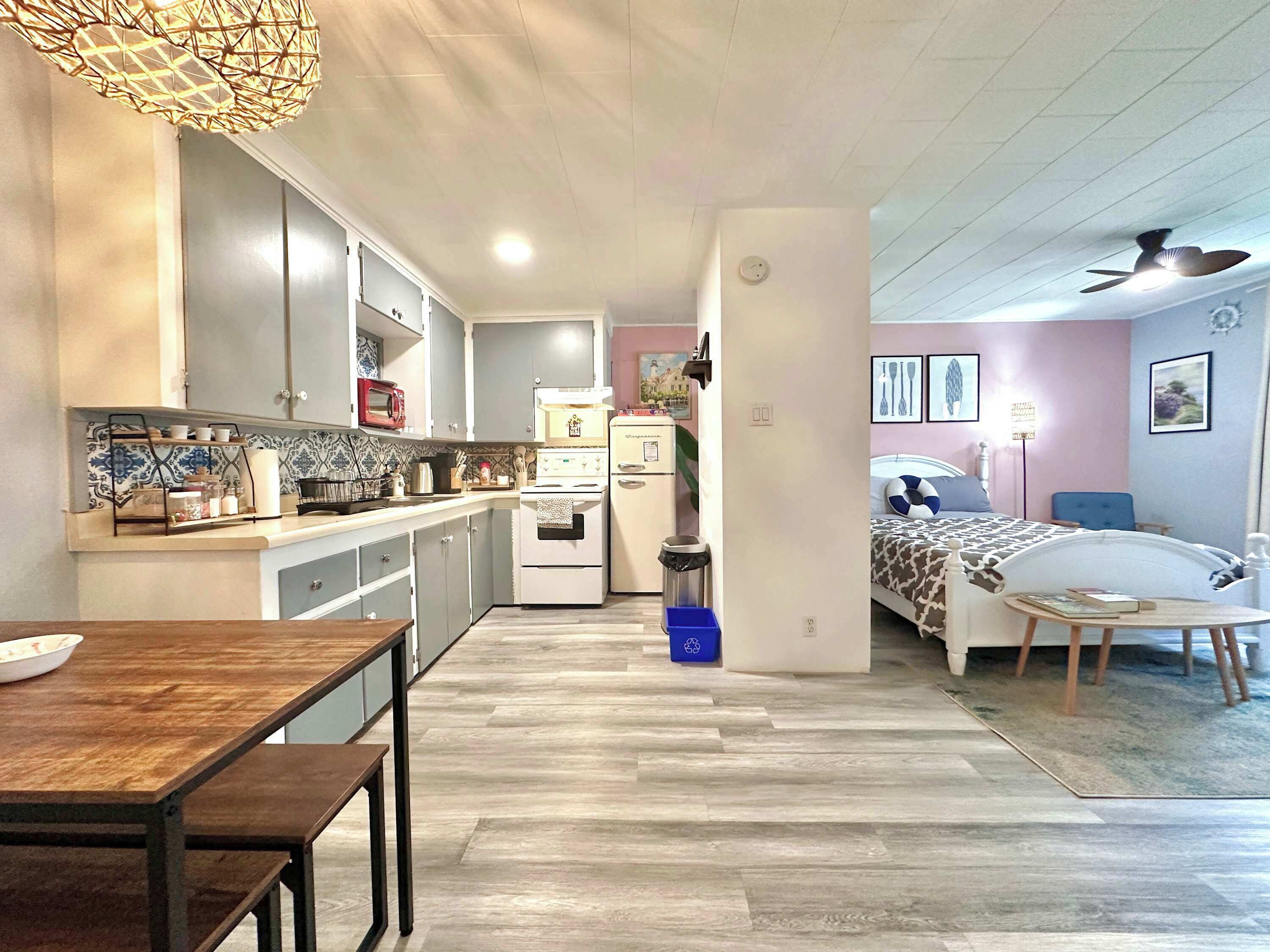 1 dormitorio, tabla de planchar con plancha, wifi y ropa de cama