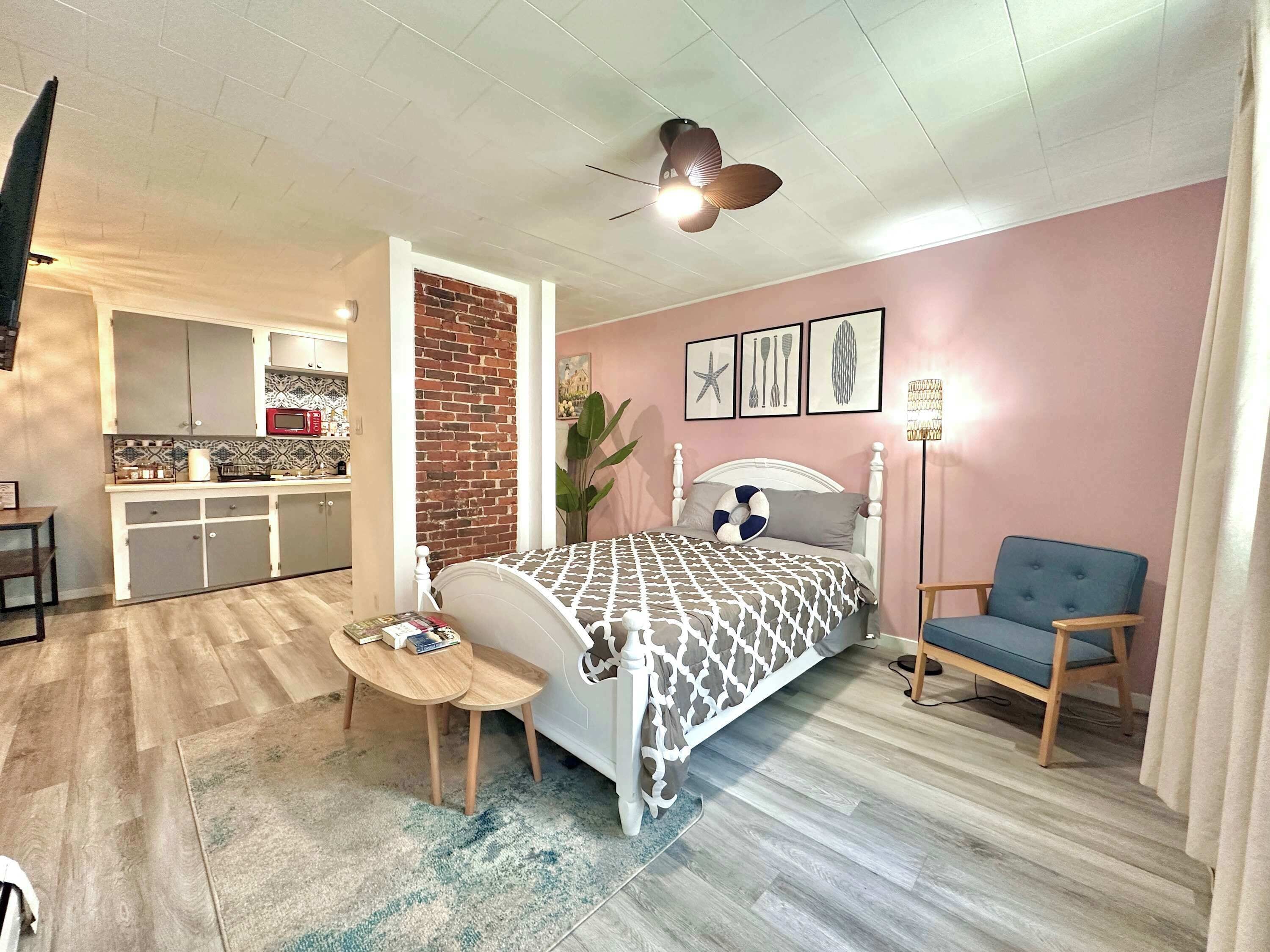 1 habitación, tabla de planchar con plancha, wifi y ropa de cama 