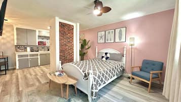 1 habitación, tabla de planchar con plancha, wifi y ropa de cama