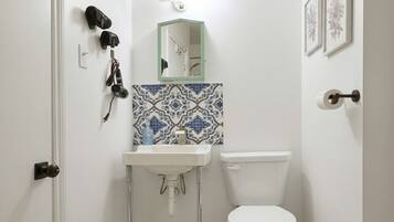 Dusche, Haartrockner, Shampoo
