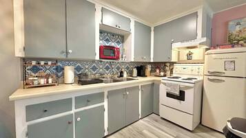Fridge, microwave, oven, coffee/tea maker