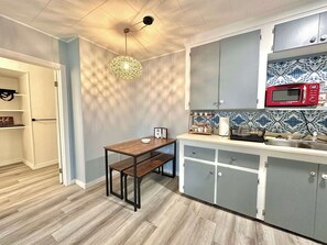 Fridge, microwave, oven, coffee/tea maker - Large Backyard Oasis near River and Trails (Bridgewater)