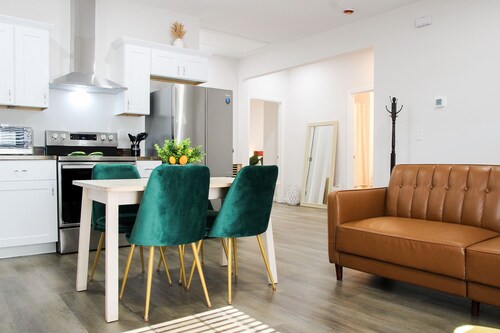 New Build: Downtown WS - Minutes to Universities - No Stairs