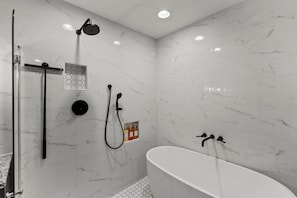 Asciugacapelli, asciugamani, sapone, shampoo