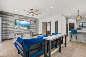 Smart TV - Luxury Home in Downtown Sarasota, Heated Pool, Minutes to Siesta Key & Longboat. (Sarasota)