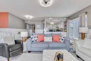 Smart TV - Sunskipper D9 - Oceanfront condo with Private Decks! (Carolina Beach)