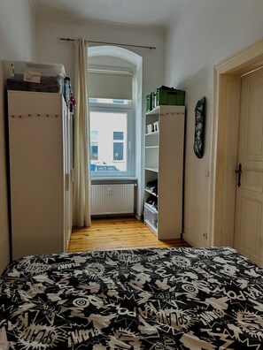 1 chambre, bureau, fer et planche à repasser, accès au Wi-Fi (inclus)