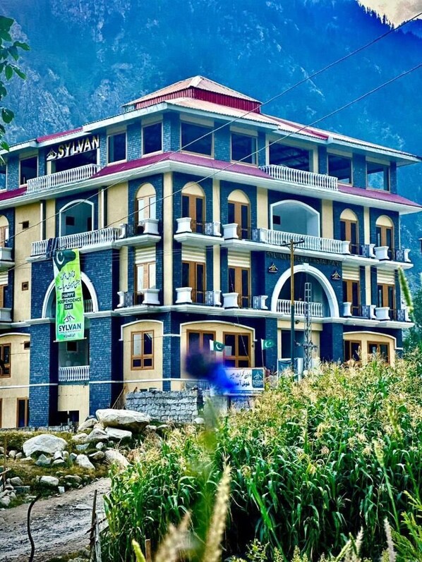 المنشأة من الخارج