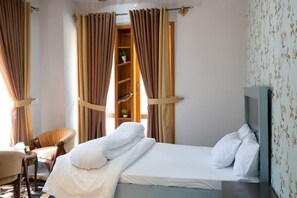 تجهيزات عازلة للصوت ومكواة/لوح كي وواي فاي مجانًا