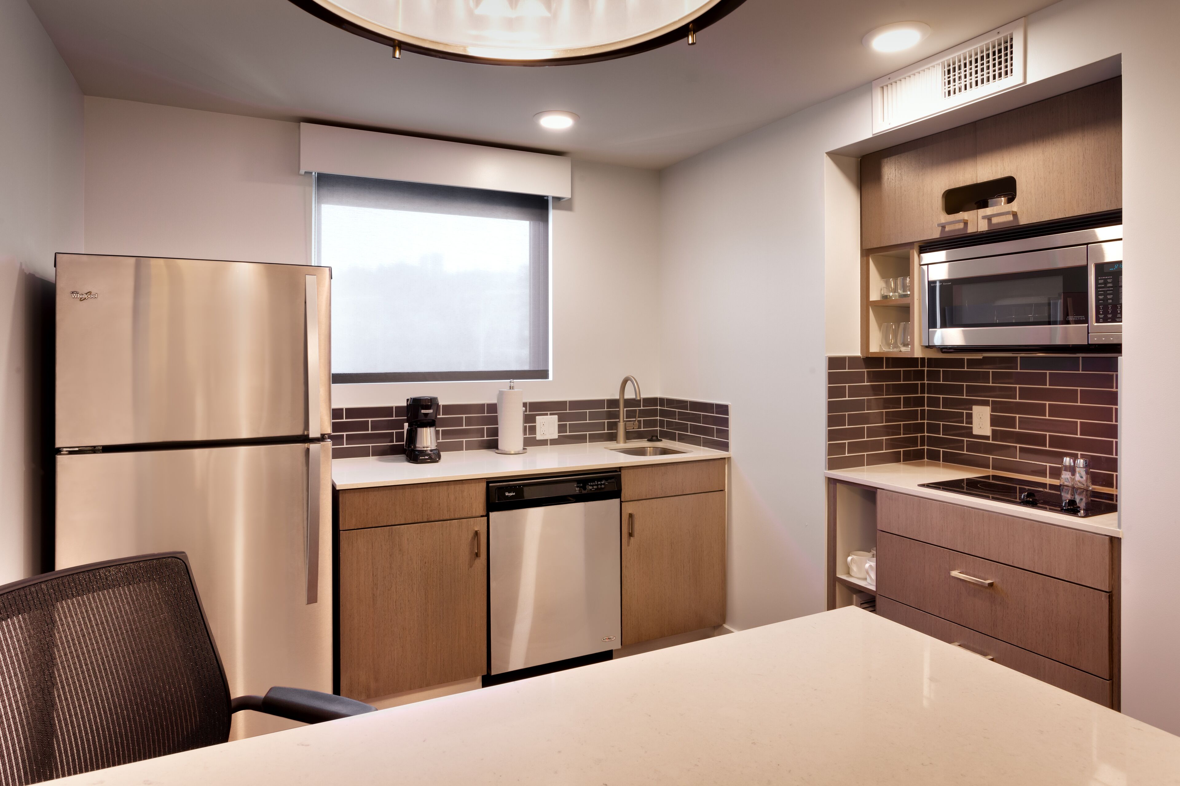 객실 내 금고, 책상, 암막 커튼, 다리미/다리미판