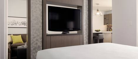 Estudio, 1 cama de matrimonio grande con sofá cama, bañera accesible, cocina | Caja fuerte, escritorio, cortinas opacas y tabla de planchar con plancha