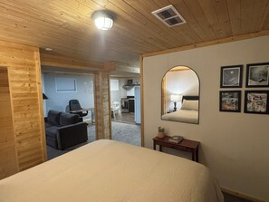 1 Schlafzimmer, Zimmersafe, Schreibtisch, kostenloses WLAN