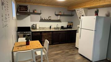 Frigorífic, microones, forn i placa de cuina