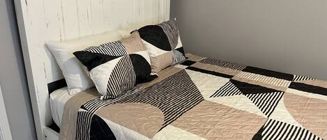 Iron/ironing board, WiFi, bed sheets