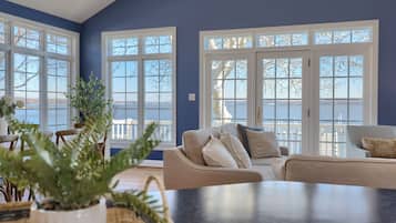 TV connectée, cheminée, baby-foot, table de tennis de table