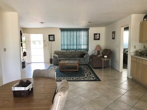 TV, DVD player, music library, stereo - 1-Ac Summit Haven-Large Private House near Reservation, DD Casino & the Airport (Tucson)